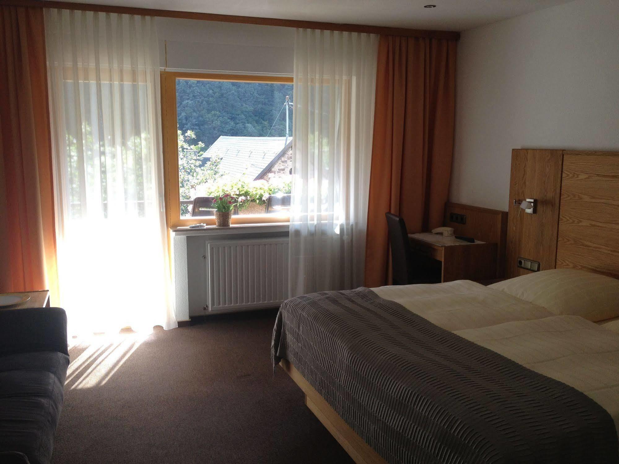 Hotel Weingut Dehren Ellenz-Poltersdorf Dış mekan fotoğraf